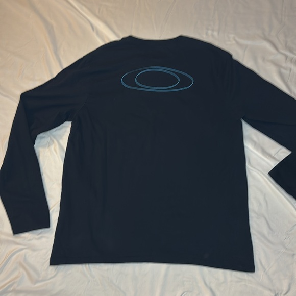 Oakley long sleeve t-shirt size XL - Picture 7 of 7